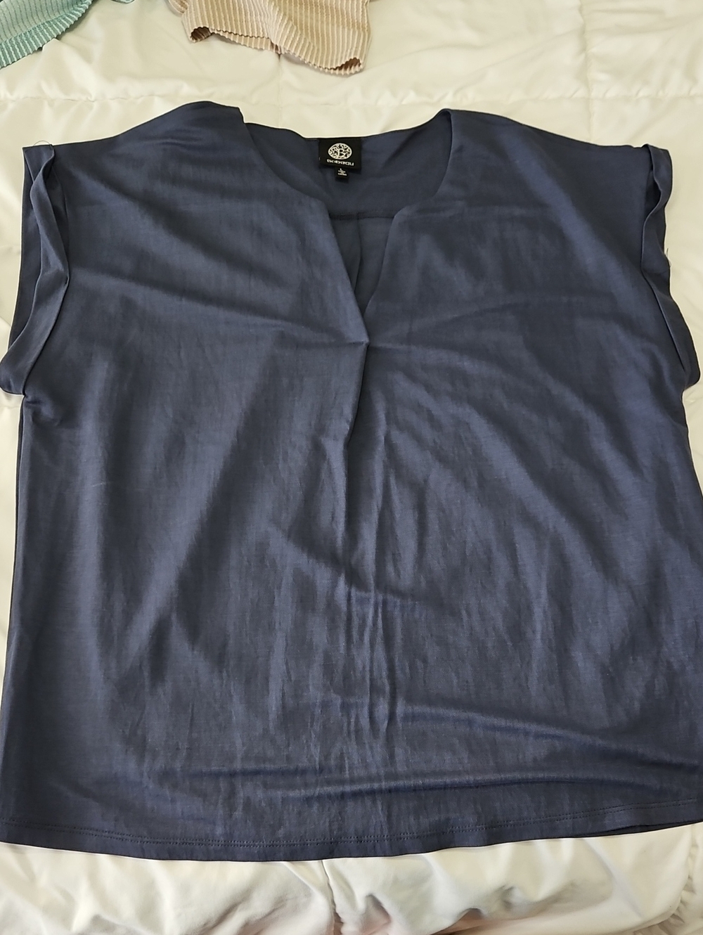 bobeau Navy Blue V-Neck Short Sleeve Top